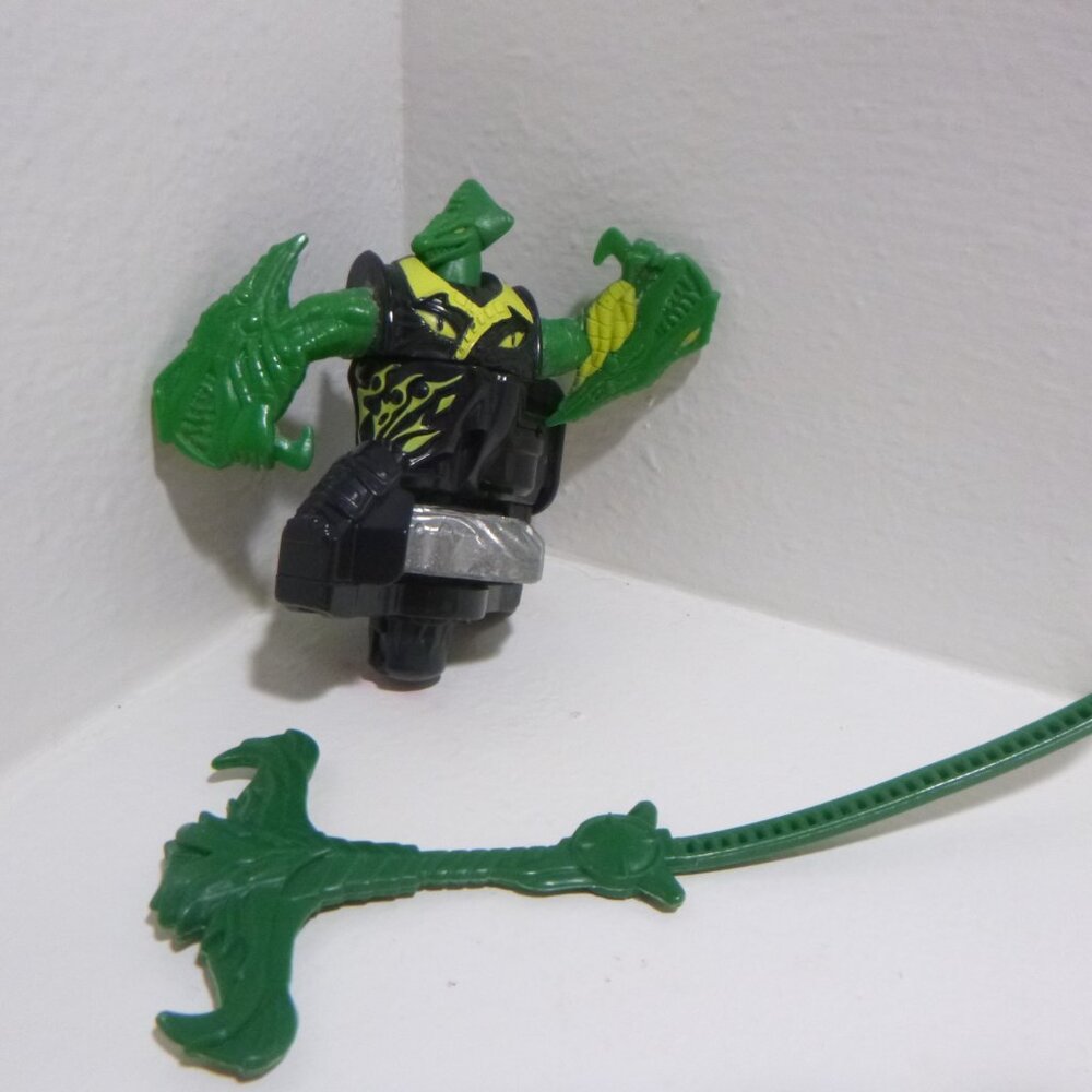 BEYBLADE SHOGUN STEEL BEYWARRIOR w/PULL RIP CORD GREEN DINOSAUR